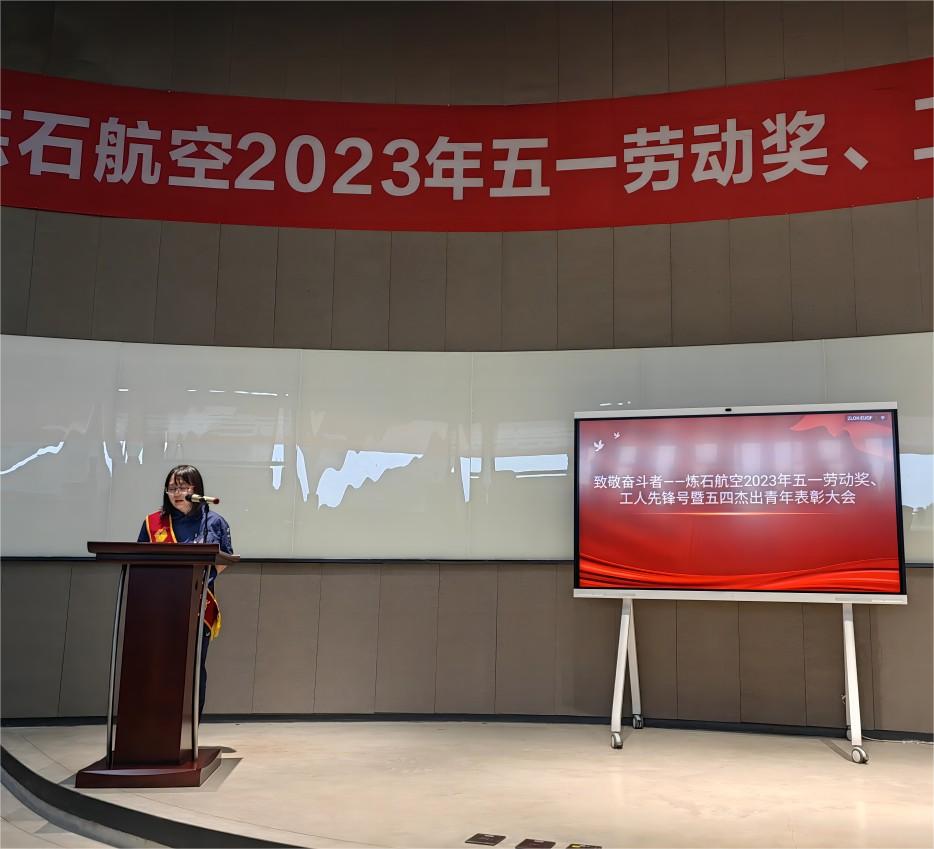 获奖代表作大会交流讲话(缩放).jpg